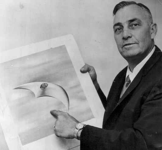 Kenneth Arnold UFO T-Shirt | 1947 Flying Saucers Sighting